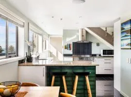 Sea and City Penthouse Suite - Napier CBD