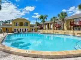 Lovely 3 bedroom first floor condo on golf course