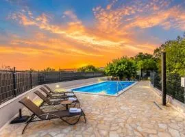 Villa Mile-with private heated pool