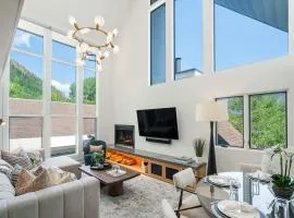 Ski-in Ski-Out 3BR w Central AC, Views, Pool & Hot Tub