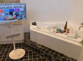 Work & Unwind - King Bed - 500MB WiFi - Game & Spa - Cinema - Heated toilet seat - Business Personal Event