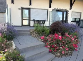 Kamin-Apartment Bodanum mit eigener Terrasse - naturnahe Ortsrandlage - VDSL - 10 min zum Nürburgring