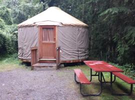 Snowflower Camping Resort 16 ft. Yurt 10, hotel in Emigrant Gap