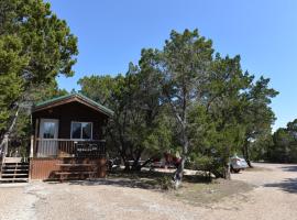 Whitney에 위치한 홀리데이 파크 Lake Whitney Camping Resort Cabin 1