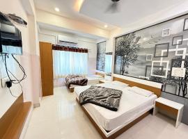 HOTEL KAJAL 966O9O1OO6 Just 150mtr from Shreenathji temple By SK, hotel en Nathdwara