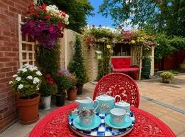 Theydon Bois Country Retreat with Garden