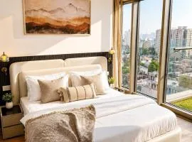 SkyLevel Luxury Suit Rooftop Pool Private Balcony