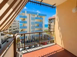 STELLA MARIS Seaview Apartment - Spacious and bright flat, steps from the Sea and beautiful beaches, close to the Town Centre, Shops, Local services and the Bus Station, and a 10 Minute walk from the Train Station