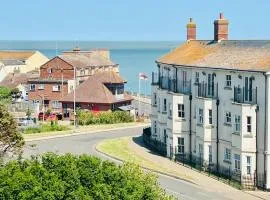 Seafront Townhouse with Views of Walton Pier