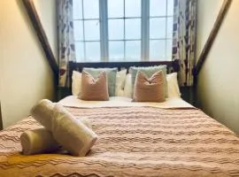Bright & Homely Cottage near Centre of Hadleigh