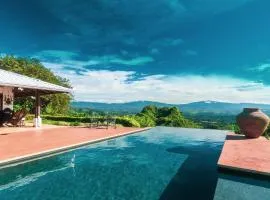 Wonderful Mountain Villa with Private Pool and Valley Views