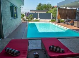 Villa Vie Luxury Retreat