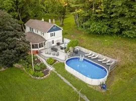 Pool | Hot Tub | 3 Min to Lake | Pets Allowed