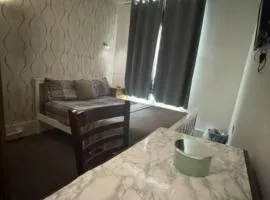 Modern Ensuite Cozy Bathroom Next to All Transport