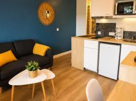 Bright studio balcony & parking in Saint-Marc