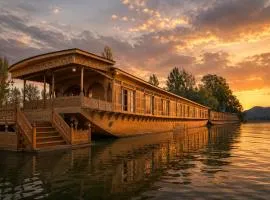 Shahenshah Heritage Houseboat