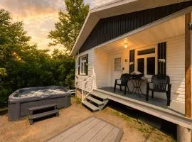 Chic Shack with spa - near Massif Charlevoix & MSA