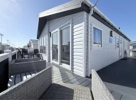 Stunning Lodge At Seaview Holiday Park In Kent Ref 47012Pb