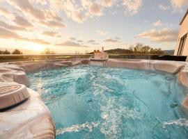 Penthouse mit Whirlpool, Sauna, XXL-Terrasse mit Bergblick & Tischfußball, Hotel in Waldkirchen