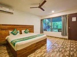 Treebo Lands End Beach Resort - 100m From Morjim Beach