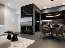 Cavour Suites 31 - 1BR in Heritage Building with Free Parking, Olbia center