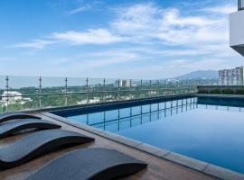 HARRIS Hotel & Conventions Ciumbuleuit Bandung: Bandung şehrinde bir otel