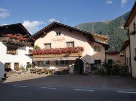 Hotel Chavalatsch, hotel v mestu Tubre