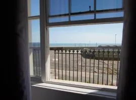 Ground floor sea view flat Hastings