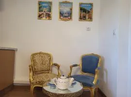 Royal Night & Private Sauna, Lorgues Historic Center