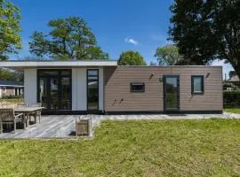 Stylish 4-person chalet in Betuwe, Zennewijnen