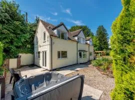 Rose Cottage Hot Tub Garden in Shropshire - Pass the Keys