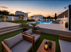 Villa Lucy - Apartments with heated saltwater pool and free private parking
