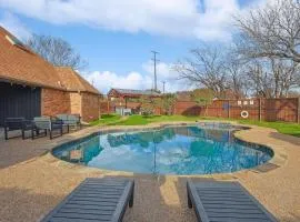 Best of Carrollton - Luxury Pool Hot tub Games