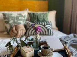 Casa Paqocha Urubamba - Hotel & Garden - Shared Kitchen & Hot Water