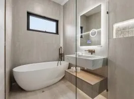 Domi Rentals - The Cheltenham Southland House