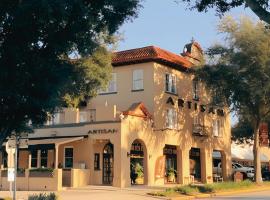 Artisan Downtown, hotel v destinaci De Land