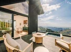 Lakay Monteverde with Heated Pool, Golf Cart and Breakfast