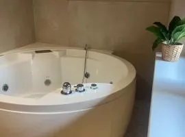EUROPA22 apartament z wanną z hydromasażem NA WYŁĄCZNOŚĆ CENTRUM MIASTA Tomaszów Maz - EXPRESOWE zameldowanie od 13-00