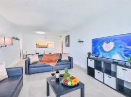 Bright Spacious 2BR Near Beach Pool Retreat