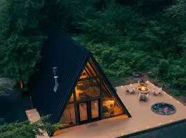 Lafa Cabin - Luxe A Frame Retreat with Hot Tub, Sauna, Firepit- 5 Min to Mt Rainier