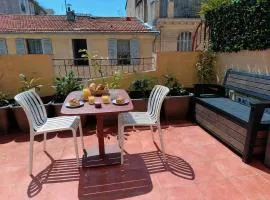 Studio climatisé avec Grande Terrasse privée au cœur de Nice