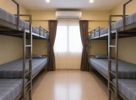 HomeNest Ac Doms and Room in thane، فندق في ثين