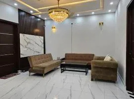 Luxury 3 Bed Flat in Bahria Town Lahore