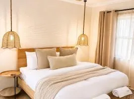 OHANA HOUSE - Luxury Retreat - Walk to Beach