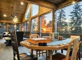 Eagles Nest River View Dome Hot Tub & Swim Pond