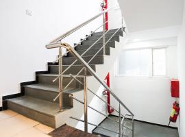 Super Townhouse Central Bazar Road Ramdaspeth, hotel en Nagpur