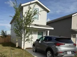 Modern Cozy 2 BR 2 BA Retreat Near San Antonio