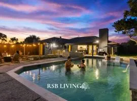 Posh 6BR 2,5BA Holiday Home with Pool, Media-Game Room & Hot Tub