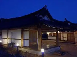 Gyeongju hanok pentown