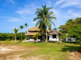 Cabaña ecológica frente al mar en isla fuerte